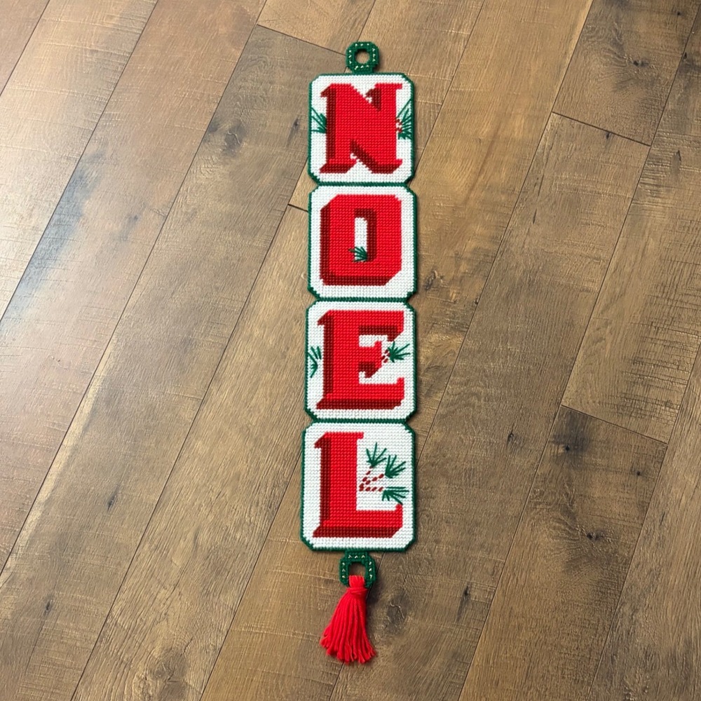 Vintage Handmade Noel Needlepoint Christmas Wall Hanging Banner Red‎ Green 30in
